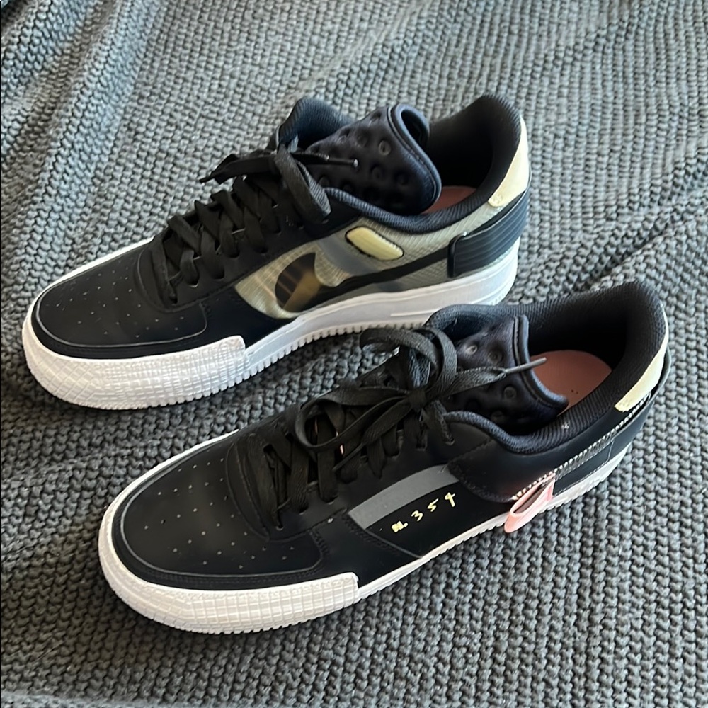 Nike Men's Black and White Sneakers